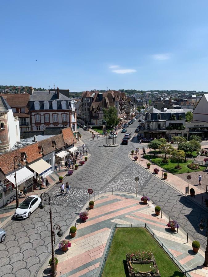 Appartement au cœur de Deauville avec vue imprenable et parking privé Exterior foto