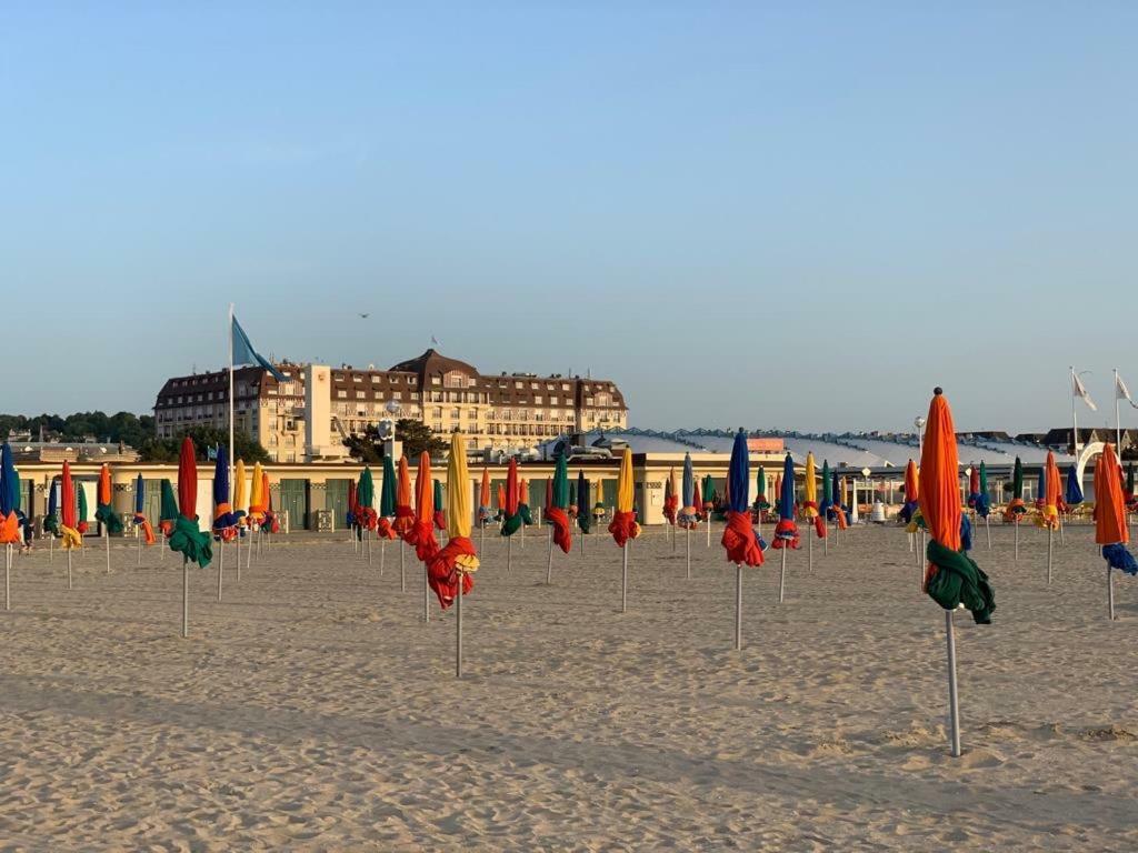Appartement au cœur de Deauville avec vue imprenable et parking privé Exterior foto